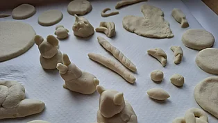 Figuren aus Salzteig geformt. 