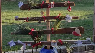 ein selbstgemachter Weihnachtsbaum aus Holz