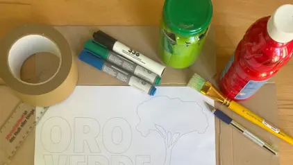 Das Din A4 Plakat mit dem Oro Verde Logo zum aosschneriden, Klebeband, Pinsel für die Farbe, Plaka Farbe rot und grün und Benzinstifte (Edding)