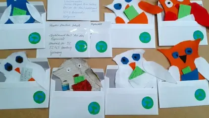 Briefe mit den Stoffeulen adressiert an das Ministerium.