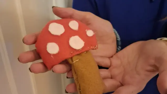 Ein Anhänger aus Filz. 