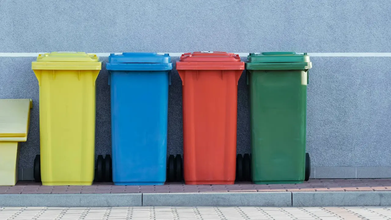 Mülltrennung ist wichtig, damit wir Stoffe recyceln können und sie nicht verloren gehen.